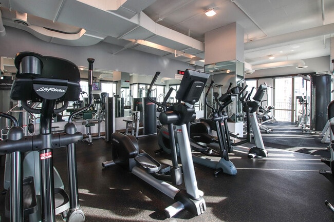 Building Photo - 2 E Erie St