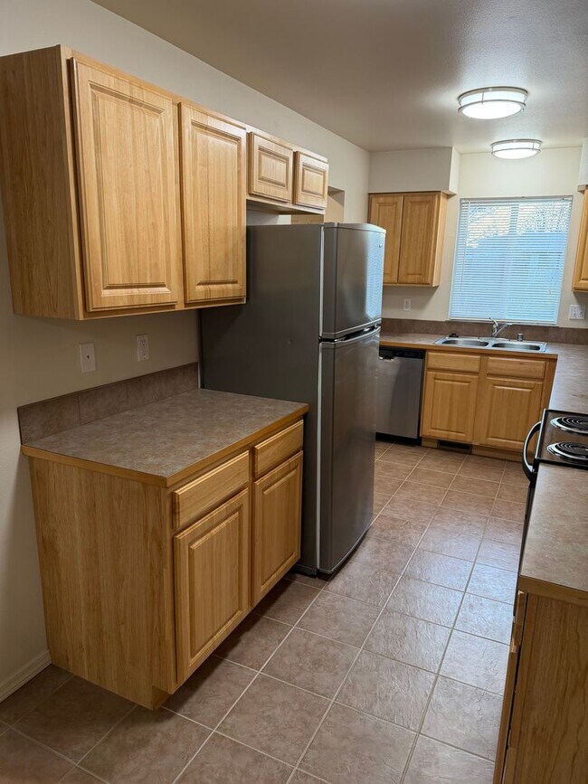 Building Photo - 1709 W Fern Dr
