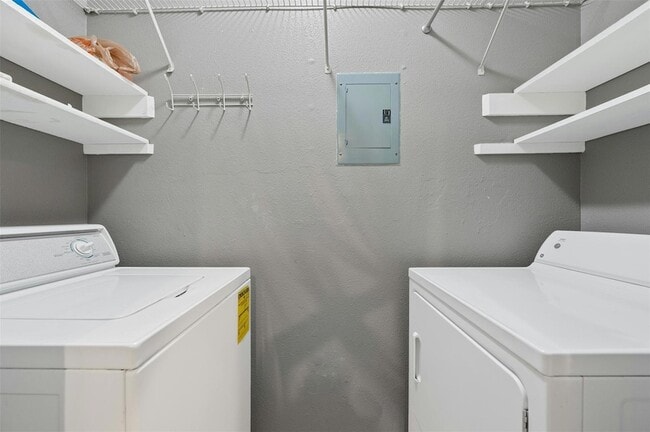 Building Photo - 1904 Goodrich Ave