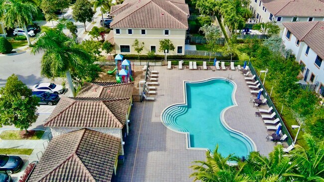 Building Photo - 9623 Town Parc Cir S