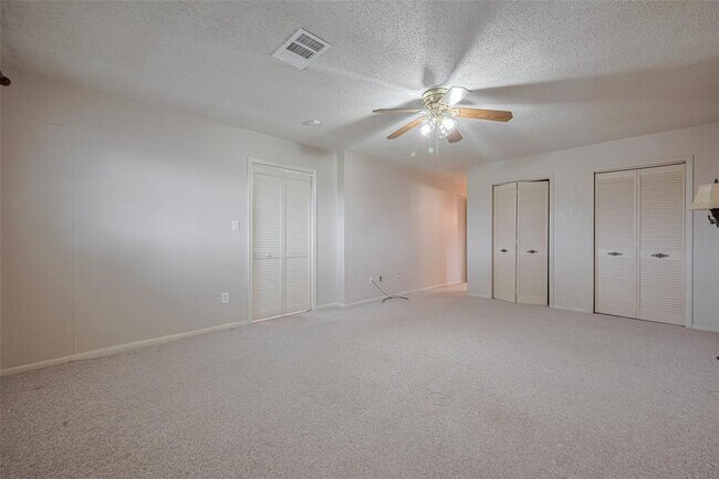Building Photo - 15222 Torry Pines Rd