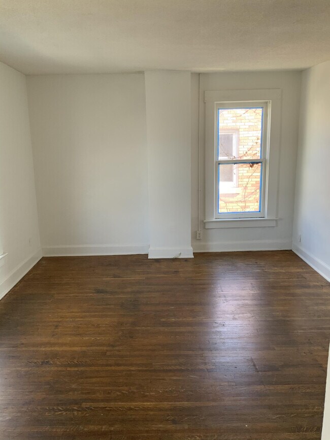 Building Photo - 1104 E McCarty St