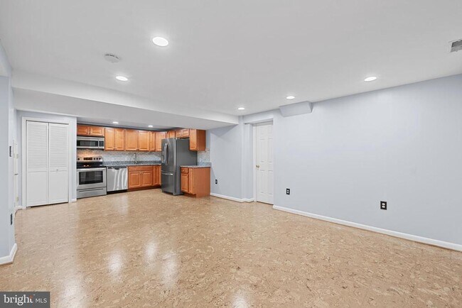 Building Photo - 5937 Avon Dr