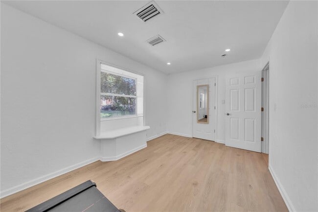 Building Photo - 314 W Frances Ave