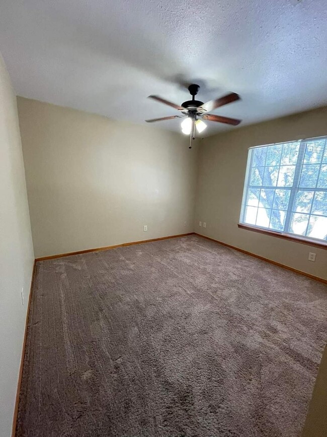 Building Photo - 103 Sherwood Dr