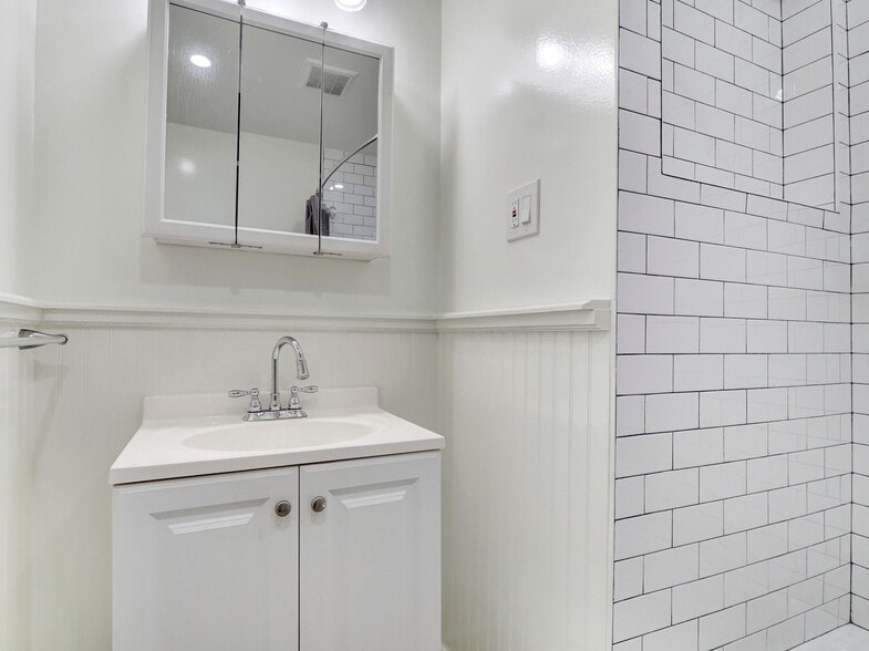bathroom - 45 New St