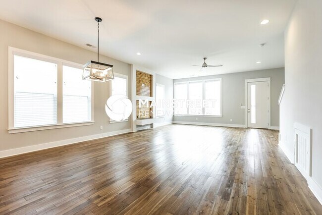 Building Photo - 3 Bedroom Pet-Friendly Home in HERMITAGE, ...