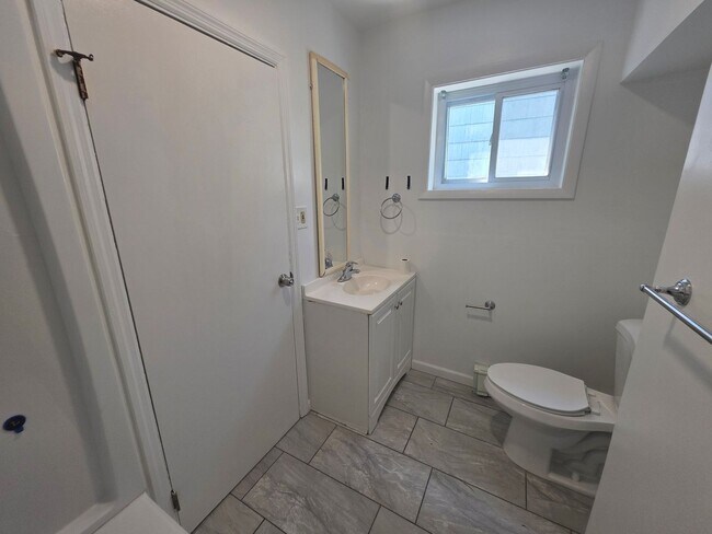 Building Photo - 2 bedroom apartment building - Poughkeepsie