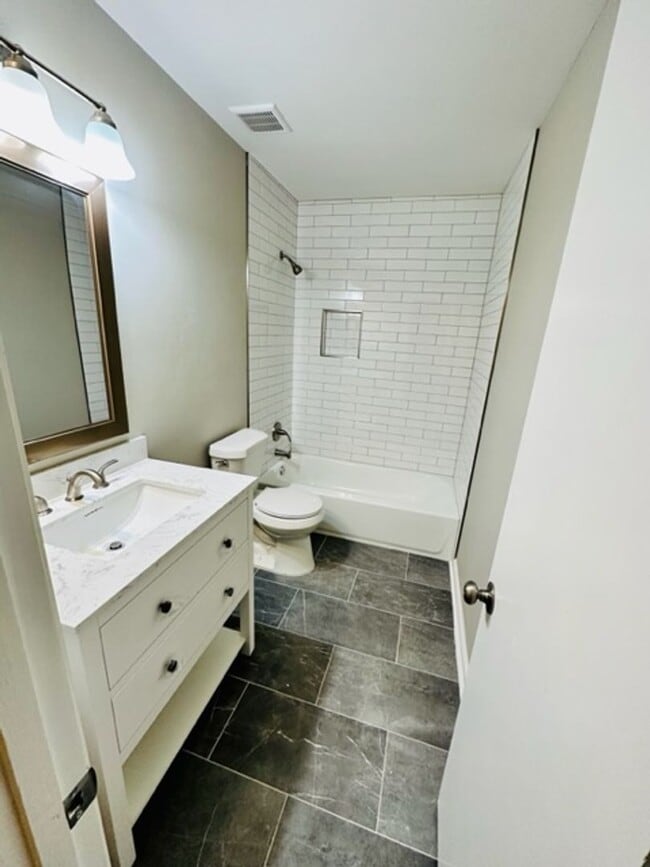 Building Photo - 3 bedroom, 2 bath near Whitten and Elmore with update bathrooms
