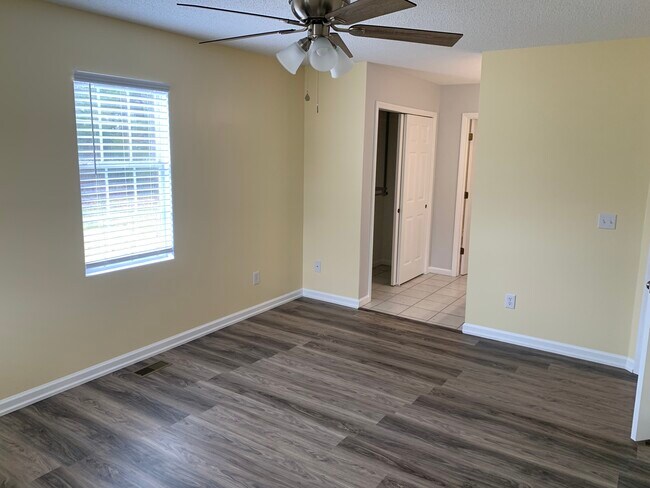 Master bedroom - 106 Whitaker Ct