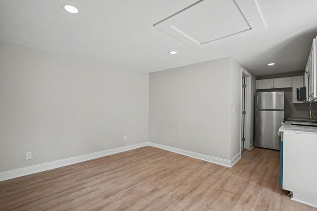 Building Photo - 705 E 32nd St
