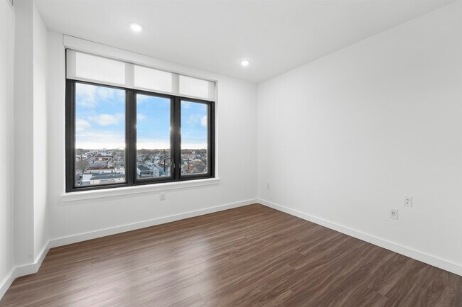 Building Photo - 957 Broadway