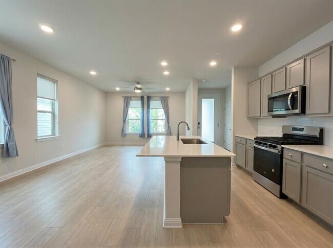 Building Photo - 8311 Springsteen Dr