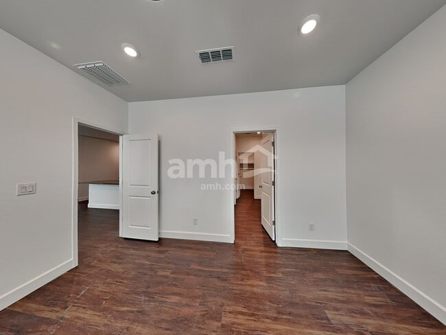 Building Photo - 2135 W Magdalena Lane