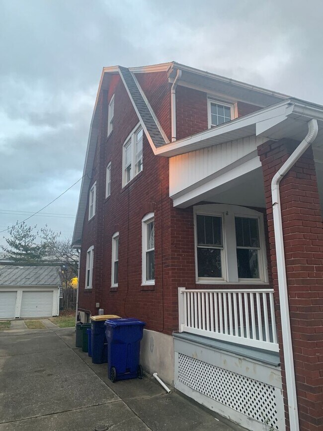 Available Now! York Suburban School District! 651 Colonial Ave York PA 17403 Apartment Finder