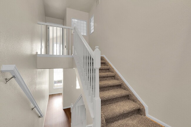 Building Photo - $2,695- 3 Bed, 3 Bath Updated Townhouse wi...