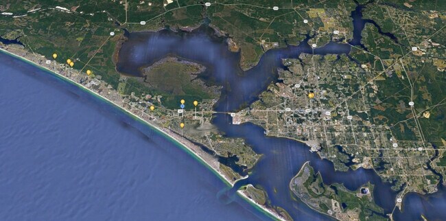 Building Photo - 4114 Holiday Dr