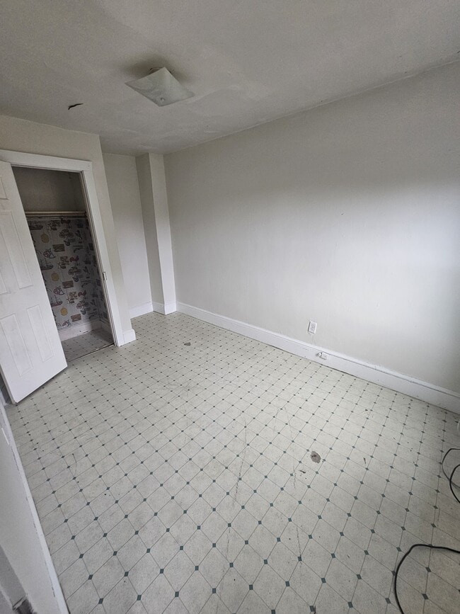 Building Photo - 619 Rockland St