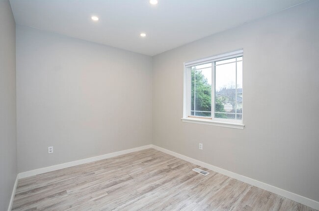 Building Photo - Spacious 3-Bedroom Home with Deck & Fenced Yard