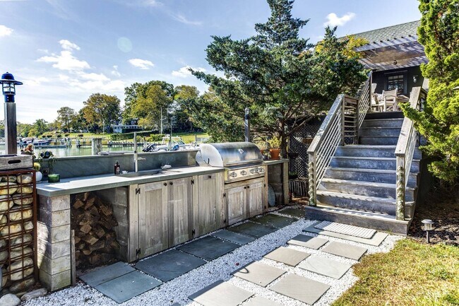 Building Photo - 8 Chequit Ave