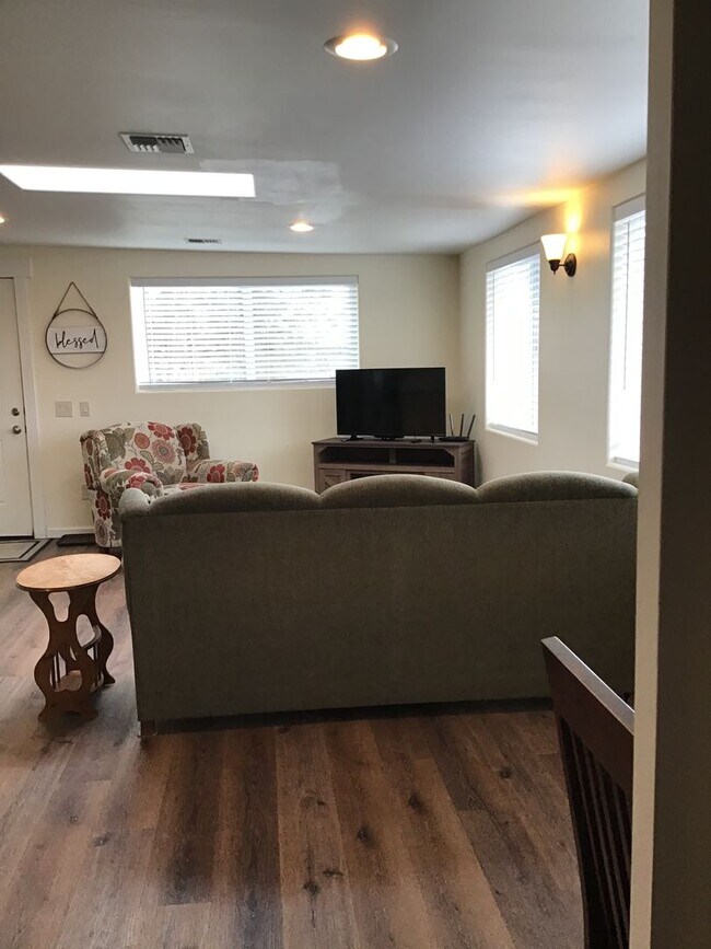 Building Photo - For Rent: Fully Furnished Barndominium downstairs unit 1 bedroom 1 bath on a Tumalo Ranch