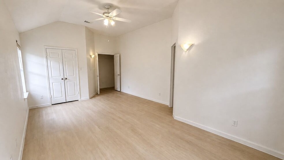 Building Photo - 306 N Mt Rushmore Dr