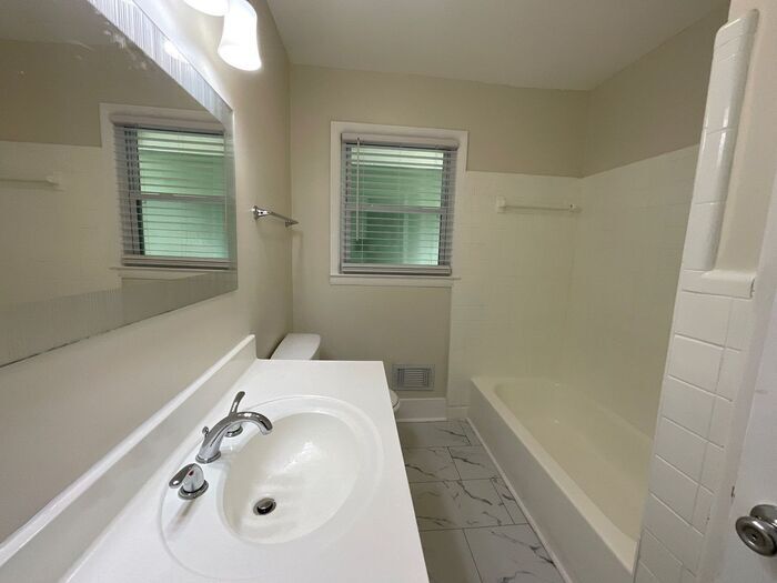 Building Photo - 728 Gary Rd NW