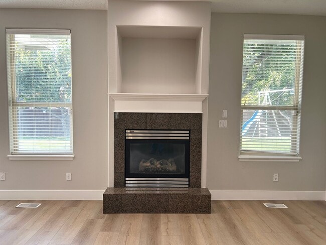 Building Photo - Lochsa Falls 5 Bedroom Home with Private B...