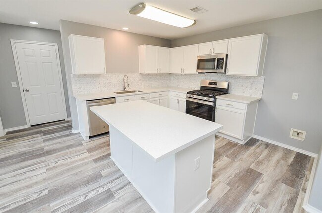 Building Photo - 20131 Larkspur Landing