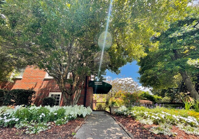 On-site Management - 2851 Thornhill Rd