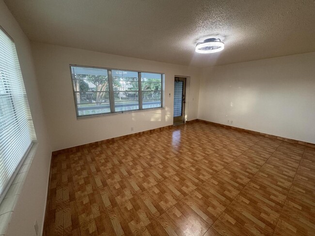 Building Photo - 346 Windsor O