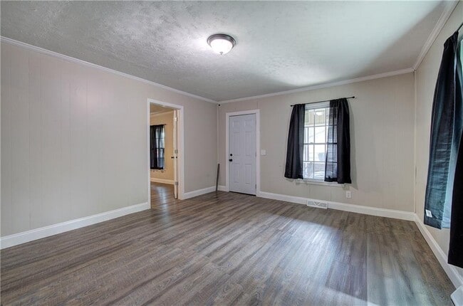 Building Photo - 2014 Maple Ave SW