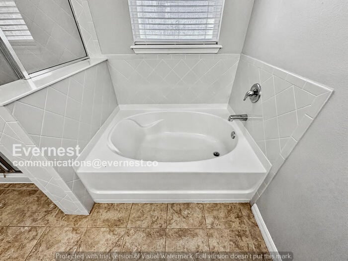 Building Photo - 11602 Warren Oaks Pl