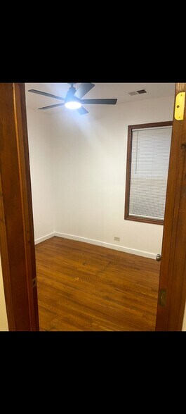 Building Photo - 8346 S Mackinaw Ave