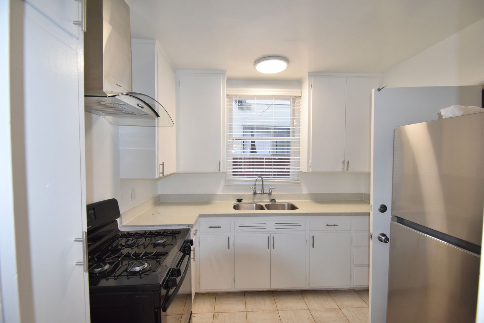 Building Photo - 14830 Dickens St