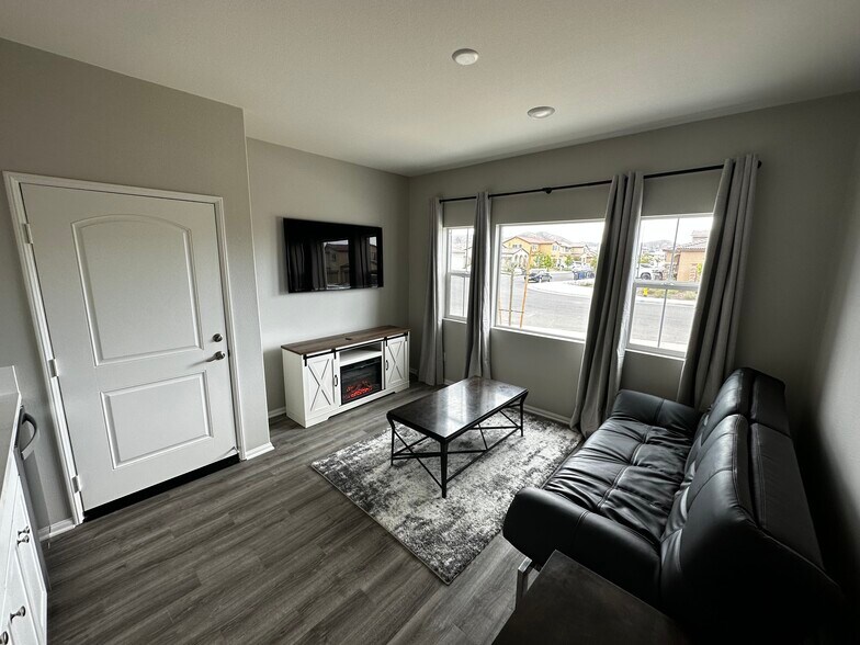 Primary Photo - 26796 Baneberry Ct