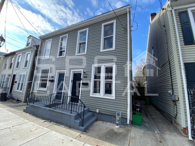 Primary Photo - 146 N Newberry St