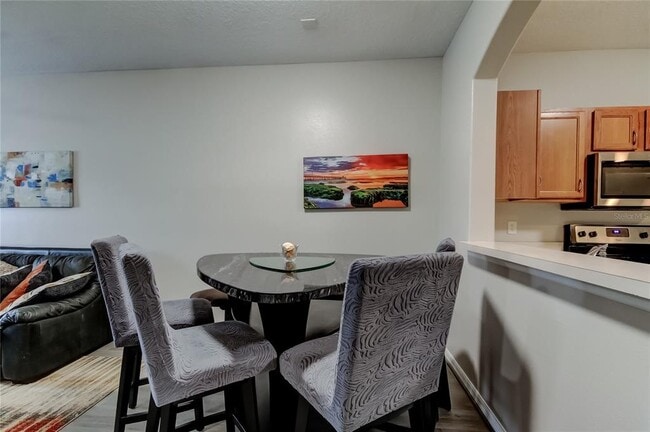 Building Photo - 1138 Hillhurst Dr