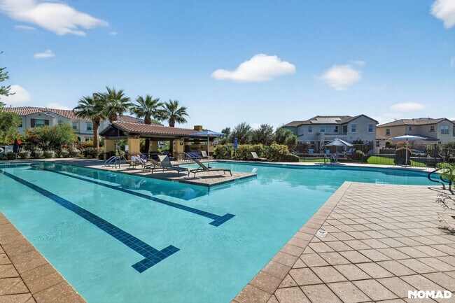 Building Photo - 4060 S Thistle Dr