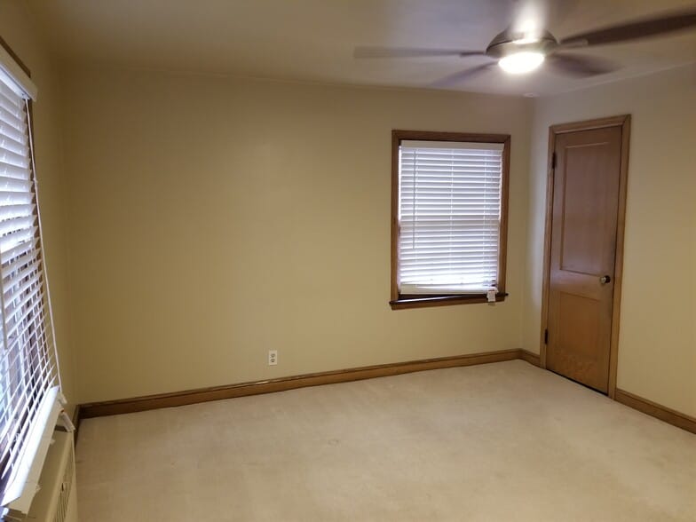 Master bedroom - 2148 Ludington Ave
