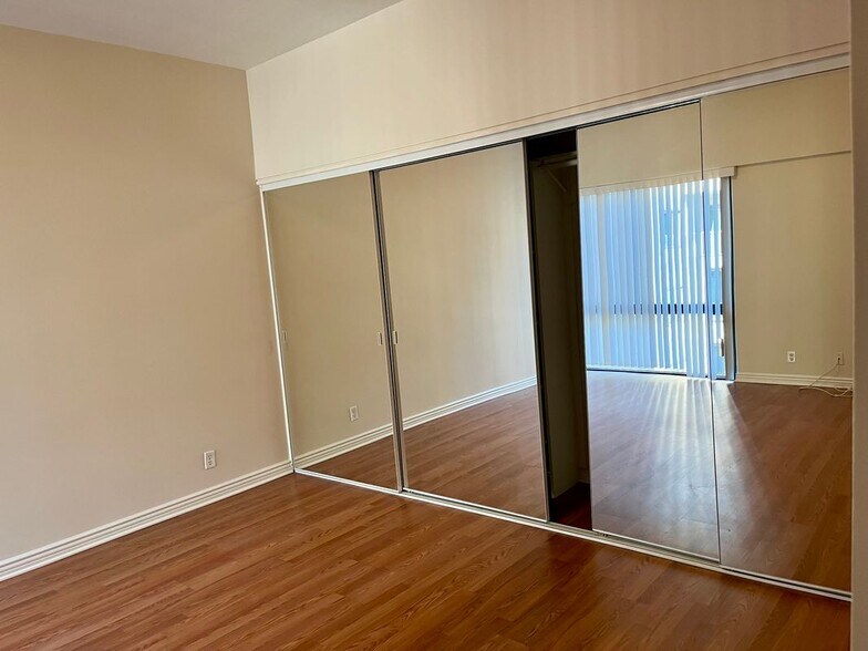 Building Photo - 10445 Wilshire Blvd