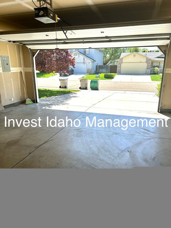 Building Photo - 4 Bedroom 2 Bath Home in Northwest Boise available soon!