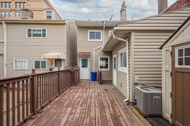 Building Photo - Beautiful 2 bedroom home in South Side Fla...