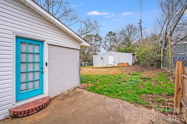 Building Photo - 909 Marion St