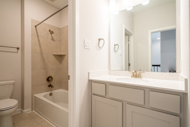 Building Photo - 4706 Llano Lp