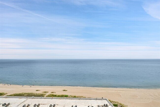 Building Photo - 525 N Ocean Blvd