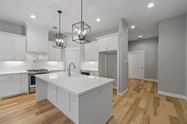 Building Photo - 1119 E 27th St