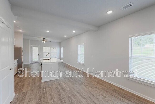 Building Photo - 2023 Lotus Dr