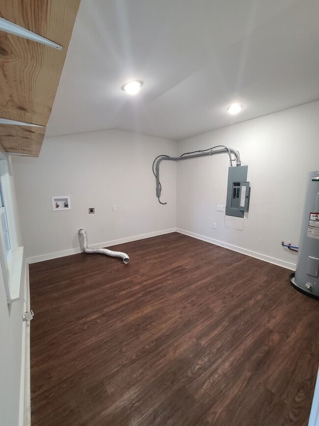 Building Photo - Comfortable Living in the Heart of Goose Creek