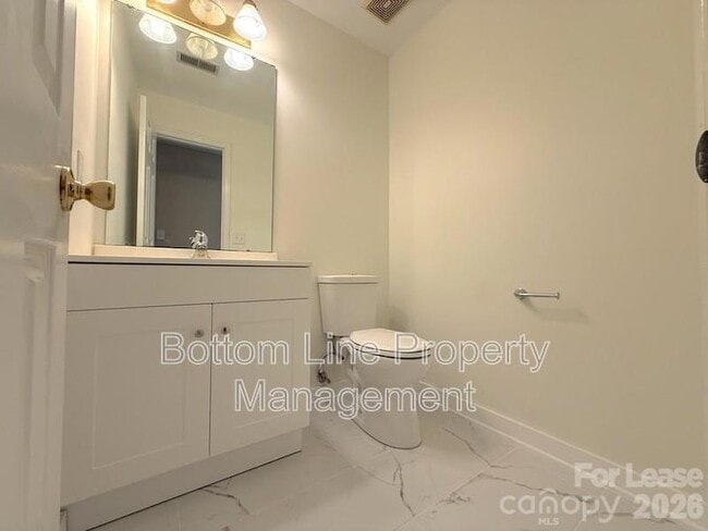 Building Photo - 9423 Fairmead Dr